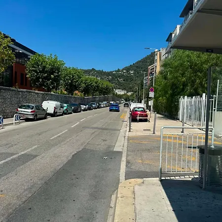 Moderne Avec Terrasse, Parking Et Clim Nice
